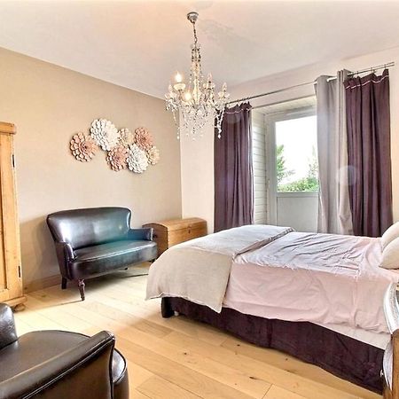Maison Spacieuse A Plougonven Avec Jacuzzi Et Jardin ภายนอก รูปภาพ