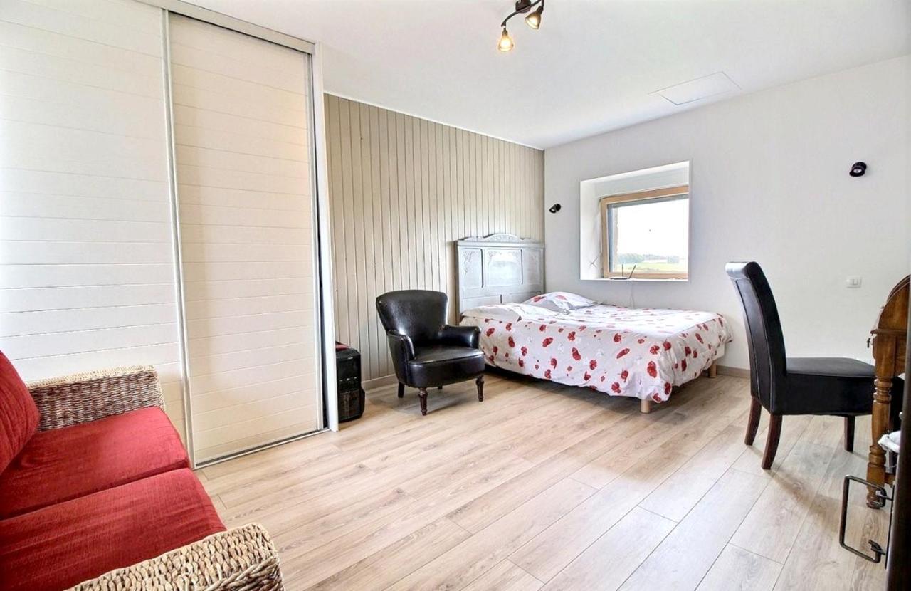 Maison Spacieuse A Plougonven Avec Jacuzzi Et Jardin ภายนอก รูปภาพ