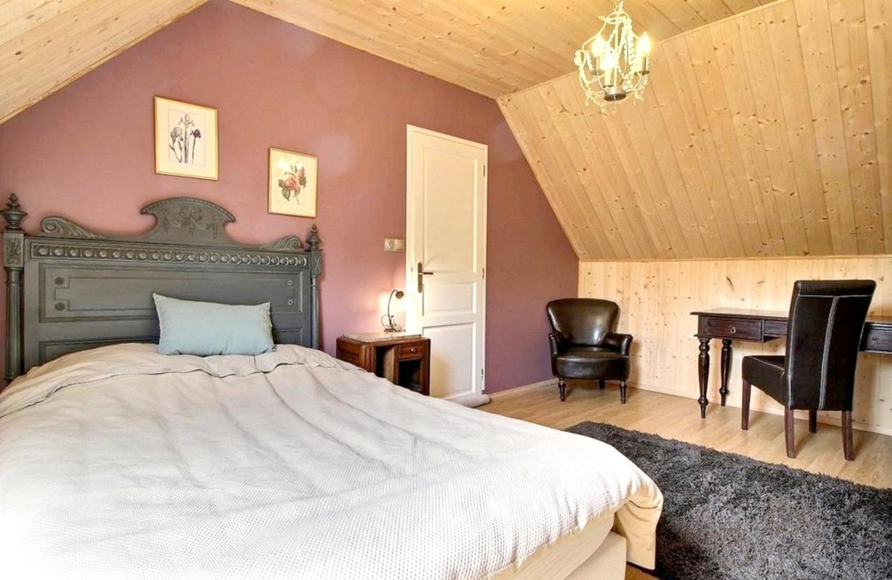 Maison Spacieuse A Plougonven Avec Jacuzzi Et Jardin ภายนอก รูปภาพ