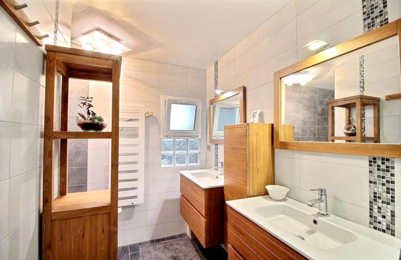 Maison Spacieuse A Plougonven Avec Jacuzzi Et Jardin ภายนอก รูปภาพ