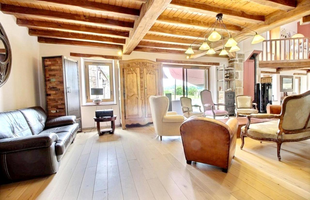 Maison Spacieuse A Plougonven Avec Jacuzzi Et Jardin ภายนอก รูปภาพ