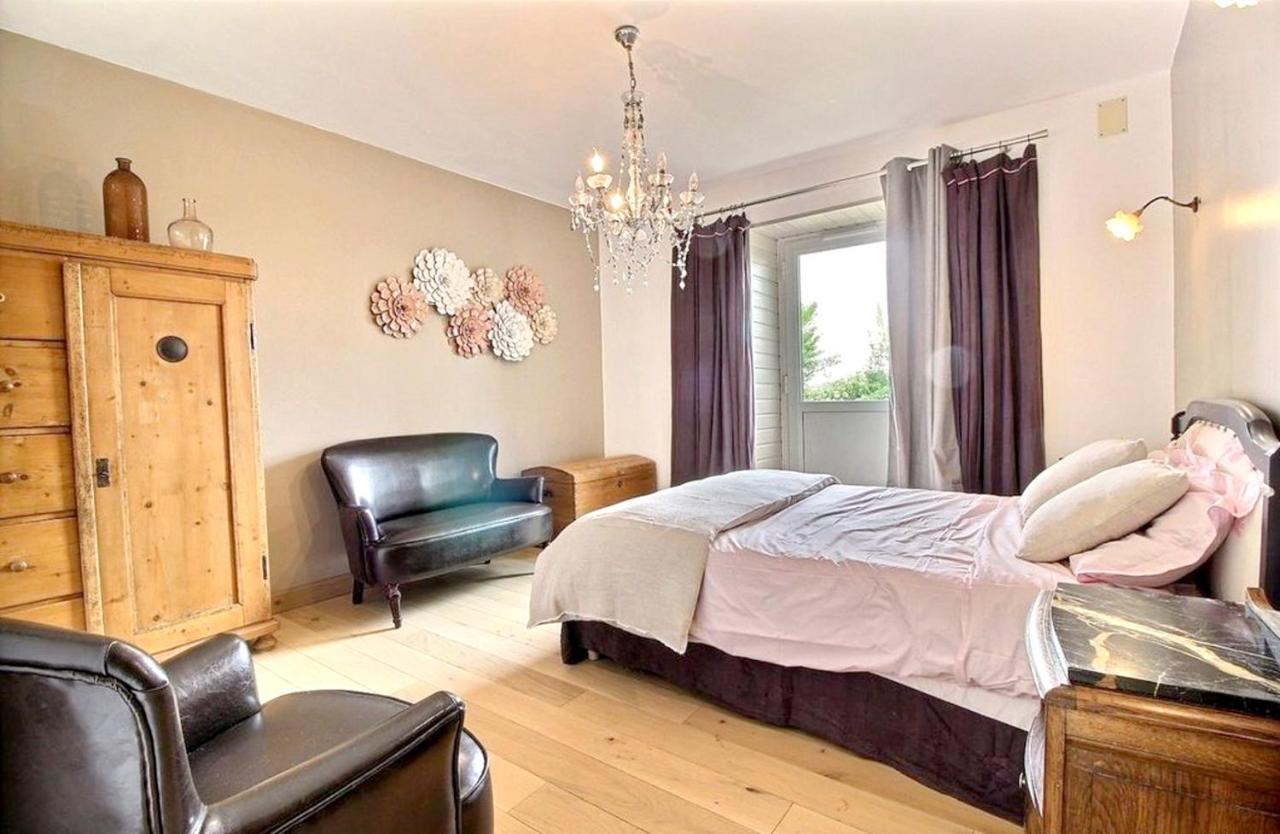 Maison Spacieuse A Plougonven Avec Jacuzzi Et Jardin ภายนอก รูปภาพ