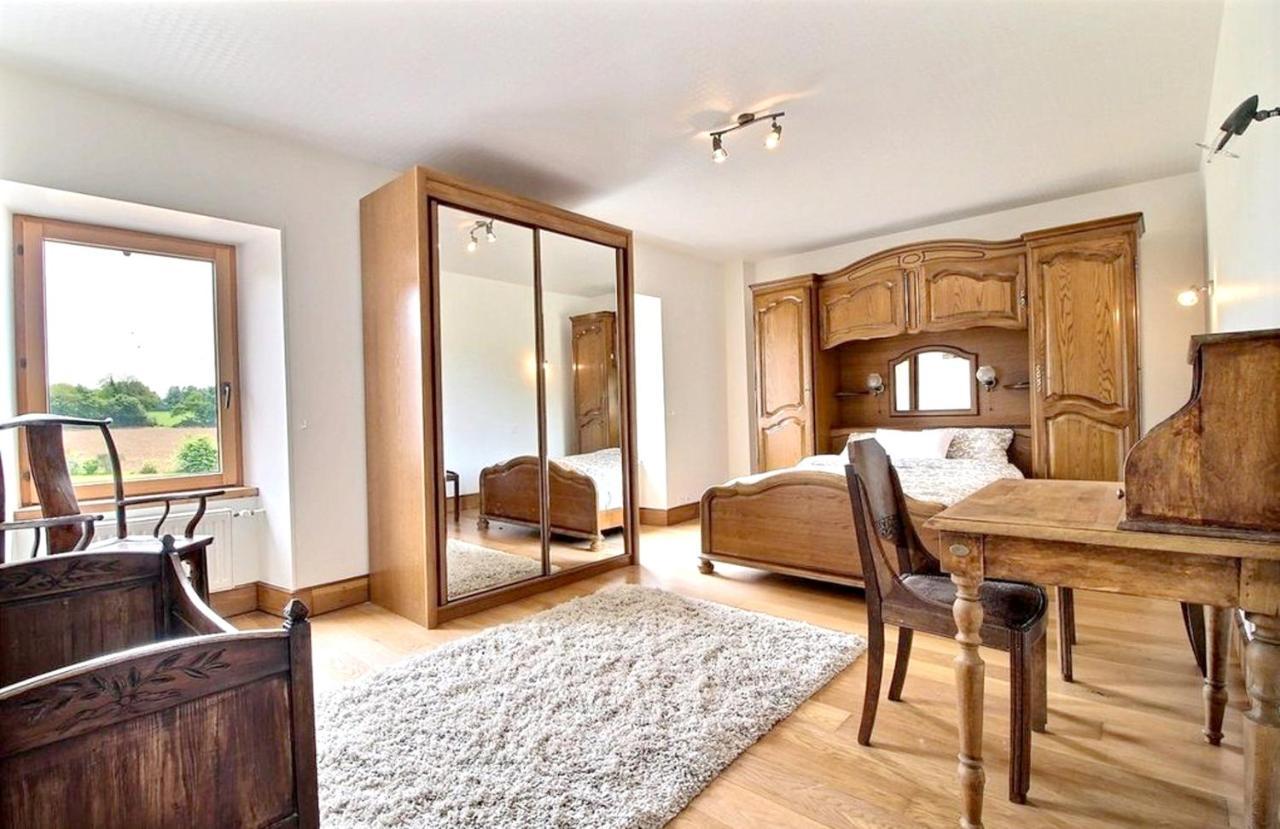 Maison Spacieuse A Plougonven Avec Jacuzzi Et Jardin ภายนอก รูปภาพ