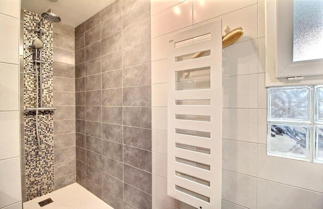 Maison Spacieuse A Plougonven Avec Jacuzzi Et Jardin ภายนอก รูปภาพ