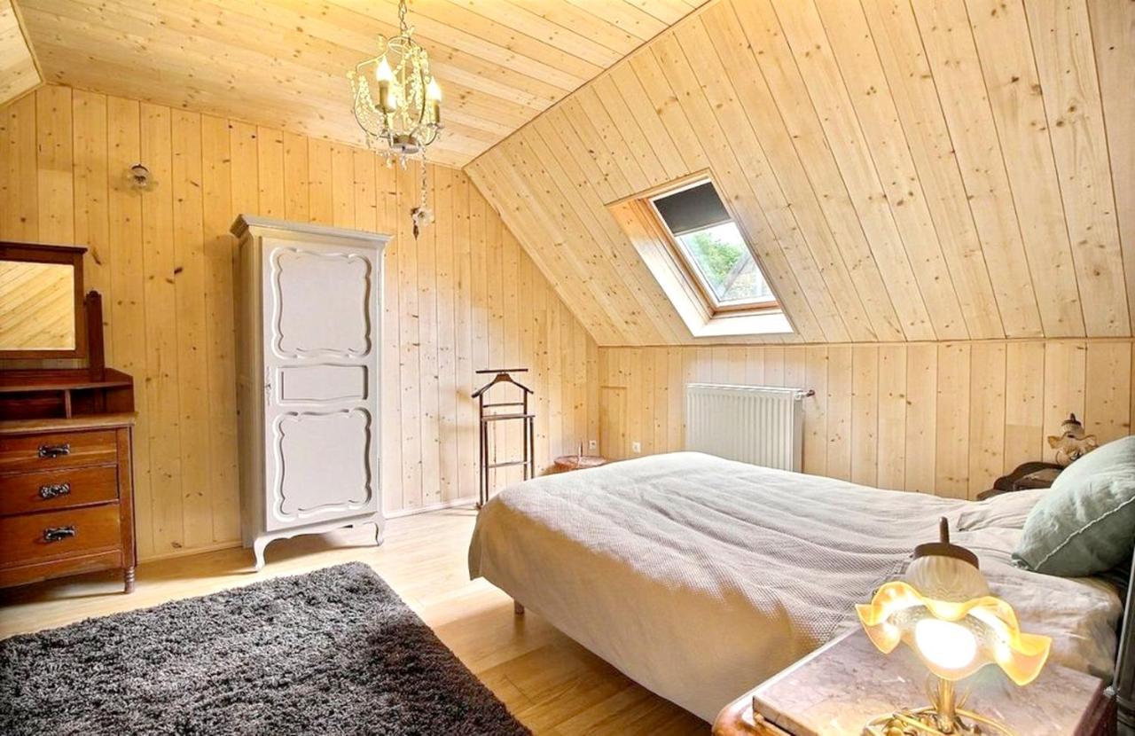 Maison Spacieuse A Plougonven Avec Jacuzzi Et Jardin ภายนอก รูปภาพ